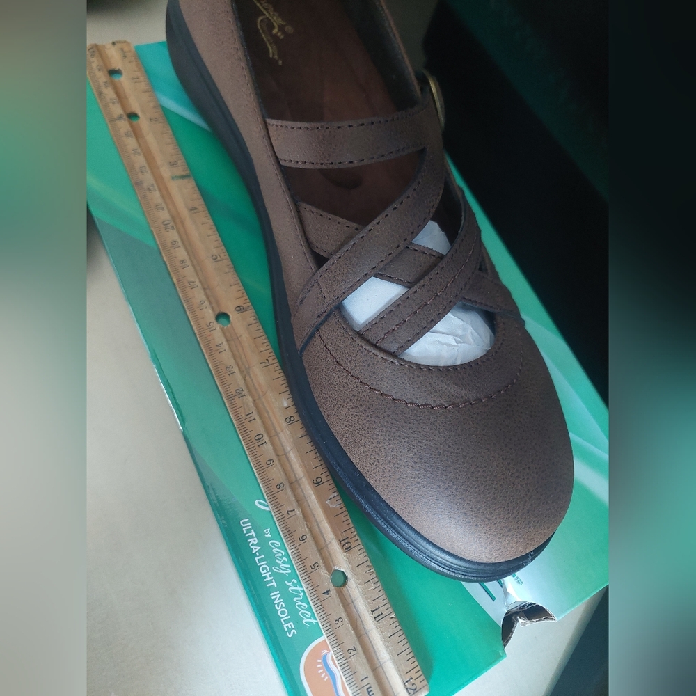 NIB Easy Street Comfort Wave Mary Janes Sz 11 Brown - Picture 10 of 10
